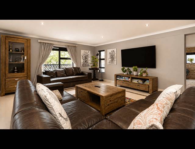 4 BEDROOM FREESTANDING TO LET IN FLAMINGO VLEI
